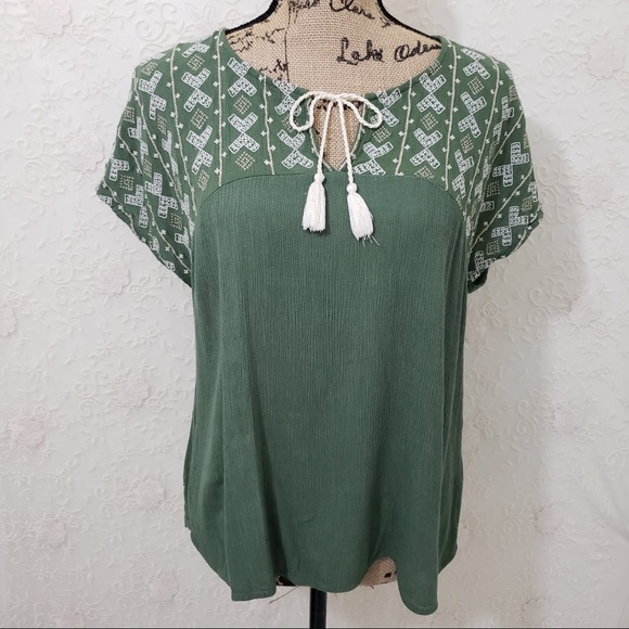 St. John's Bay Tops - 🌟5/$25 St. John’s Bay green tee